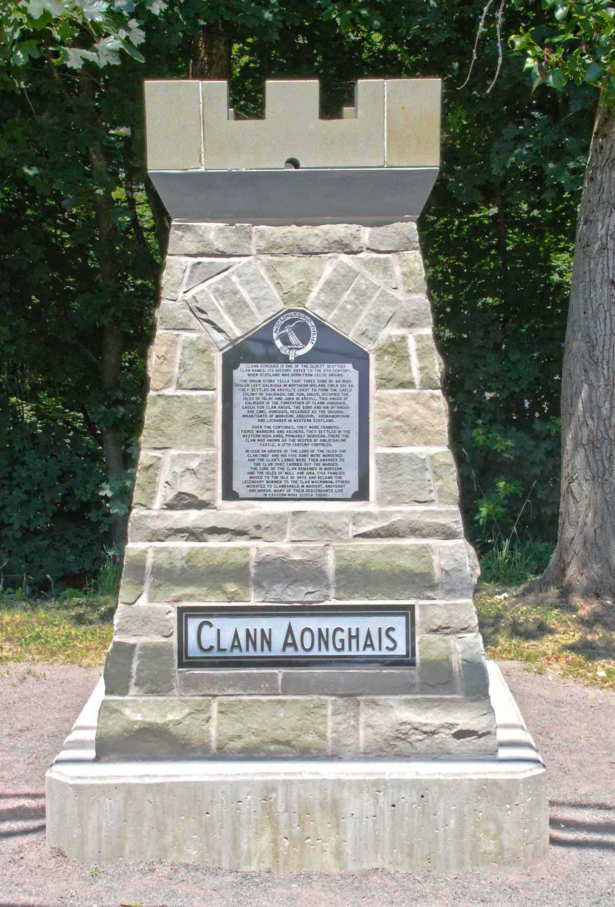 Aonghais face
